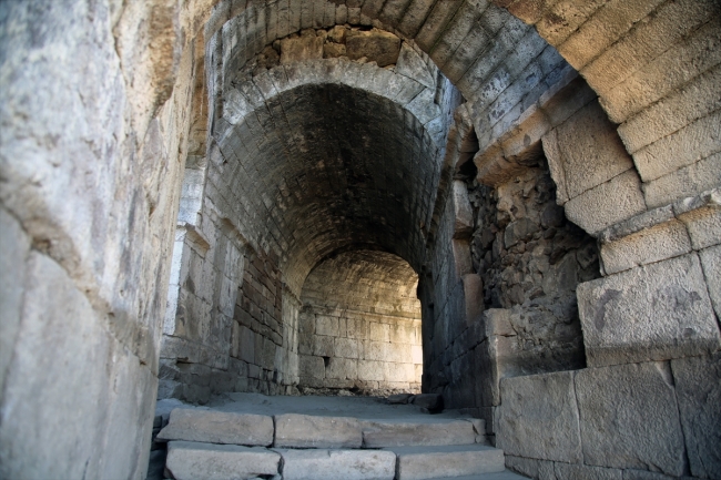 Manisa Aigai Antik Kenti'nde 2 bin 200 yıllık tiyatro girişi bulundu